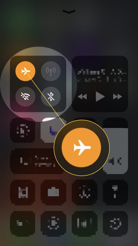 how to turn off airplane mode on my iphone